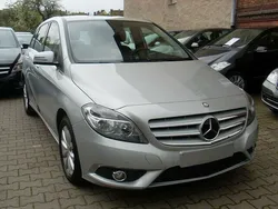 Silber Gebraucht 2014 Mercedes B180 Van / Kleinbus | 12.990 € (Fairer Preis)