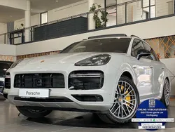 Grau Gebraucht 2021 Porsche Cayenne Turbo SUV | 89.980 €
