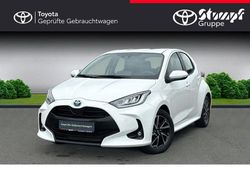 Schneeweiß Gebraucht 2023 Toyota Yaris Hybrid Basis Limousine | 20.050 € (Guter Preis)