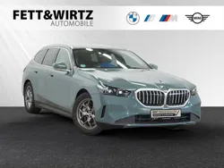 Cape york grün metallic Gebraucht 2024 BMW 540 Comfort Edition Kombi | 59.900 €