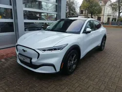 Starweiß metallic Gebraucht 2022 Ford Mustang Mach-E Basis SUV | 28.999 € (Superpreis)