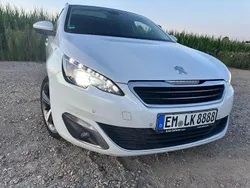 Weiß Gebraucht 2015 Peugeot 308 Allure Kombi | 6.299 € (Fairer Preis)
