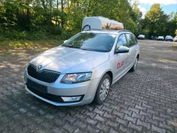 Grau Gebraucht 2014 Skoda Octavia Kombi | 4.450 € (Guter Preis)