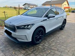 Weiß Gebraucht 2023 Skoda Enyaq iV Loft SUV | 28.900 € (Fairer Preis)