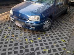 Blau Gebraucht 1998 Renault Clio II Kleinwagen | 1.000 €