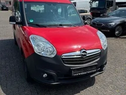 Rot Gebraucht 2018 Opel Combo Selection Van / Kleinbus | 5.900 € (Guter Preis)
