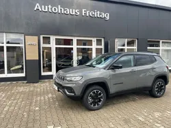 Grau Gebraucht 2024 Jeep Compass SUV | 39.300 € (Teuer)