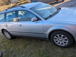 Grau Gebraucht 2002 VW Passat Kombi | 2.000 € (Fairer Preis)