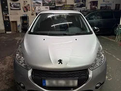 Grau Gebraucht 2013 Peugeot 208 Kleinwagen | 6.200 € (Fairer Preis)