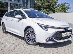 Schneeweiß Gebraucht 2023 Toyota Corolla Team Kombi | 28.990 € (Fairer Preis)