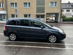 Grau Gebraucht 2009 Opel Zafira Innovation Van / Kleinbus | 2.840 € (Guter Preis)