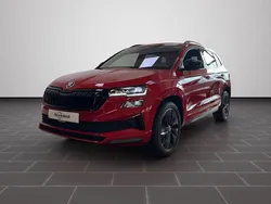 Rot (metallic) Gebraucht 2023 Skoda Karoq SportLine SUV | 29.580 € (Fairer Preis)