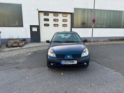 Blau Gebraucht 2002 Renault Clio II Kleinwagen | 1.500 € (Fairer Preis)
