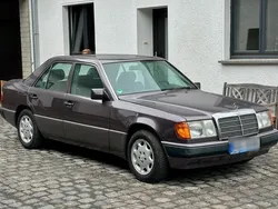 Violett Gebraucht 1992 Mercedes E230 Limousine | 5.500 €