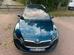 Grün Gebraucht 2020 Skoda Superb LAURIN & KLEMENT Kombi | 22.500 € (Guter Preis)