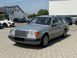 Silber Gebraucht 1993 Mercedes 200 Kombi | 3.990 €