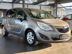 Braun Gebraucht 2011 Opel Meriva Design Edition Van / Kleinbus | 6.990 € (Teuer)