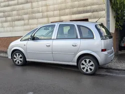 Silber Gebraucht 2006 Opel Meriva Van / Kleinbus | 1.299 €
