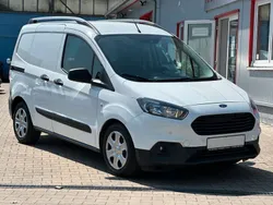 Weiß Gebraucht 2018 Ford Tourneo Courier Van / Kleinbus | 11.995 € (Fairer Preis)