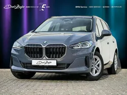 Sparkling kupfergrau metallic Gebraucht 2025 BMW 220 Active Tourer Luxury Line Van / Kleinbus | 32.999 € (Fairer Preis)