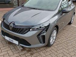 Grau Neu 2025 Renault Clio V Evolution Limousine | 22.400 € (Teuer)