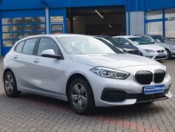 Silber Gebraucht 2020 BMW 118 Advantage Kleinwagen | 21.950 € (Fairer Preis)