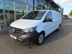 Weiß Gebraucht 2023 Mercedes Vito Van / Kleinbus | 31.980 € (Guter Preis)