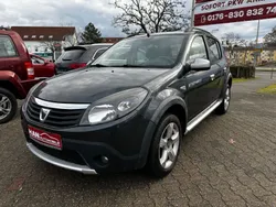 Grau Gebraucht 2011 Dacia Sandero Stepway Kleinwagen | 4.599 € (Teuer)