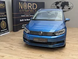 Blau Gebraucht 2022 VW Touran Comfortline Van / Kleinbus | 28.899 € (Fairer Preis)