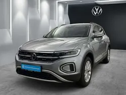 Pyritsilber metallic Gebraucht 2024 VW T-Roc Style SUV | 32.940 € (Fairer Preis)