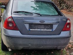 Grau Gebraucht 2004 Ford Mondeo Ghia Limousine | 900 € (Superpreis)