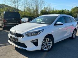 Weiß Gebraucht 2021 Kia Ceed Sportswagon Kombi | 15.990 €