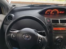 Rot Gebraucht 2011 Toyota Yaris Cool Kleinwagen | 3.800 € (Fairer Preis)