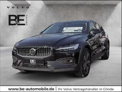Onyx schwarz Gebraucht 2024 Volvo V60 CC Plus Kombi | 44.950 € (Guter Preis)