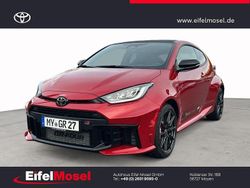 Rot Neu 2025 Toyota Yaris Limousine | 56.080 € (Teuer)