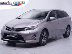Grau Gebraucht 2015 Toyota Auris Edition Limousine | 14.250 € (Fairer Preis)