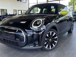 Schwarz metallic Gebraucht 2023 Mini Cooper SE Kleinwagen | 26.710 €