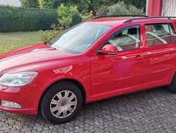 Rot Gebraucht 2009 Skoda Octavia Ambiente Kombi | 4.990 € (Guter Preis)