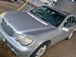 Silber Gebraucht 2002 Mercedes C180 Limousine | 700 €