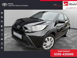 Schwarz Gebraucht 2024 Toyota Aygo Business Edition Kleinwagen | 15.490 € (Fairer Preis)