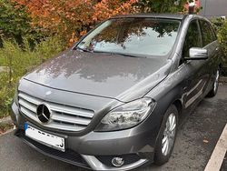 Grau Gebraucht 2012 Mercedes B180 Van / Kleinbus | 11.600 € (Fairer Preis)