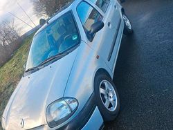 Grau Gebraucht 2000 Renault Clio II Kleinwagen | 2.850 € (Fairer Preis)