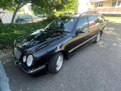 Schwarz Gebraucht 2002 Mercedes E220 Kombi | 4.000 € (Etwas zu teuer)