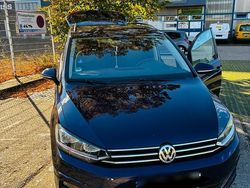 Blau Gebraucht 2018 VW Touran Comfortline Van / Kleinbus | 19.000 €