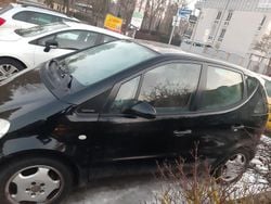 Schwarz Gebraucht 2000 Mercedes 190 Limousine | 900 €