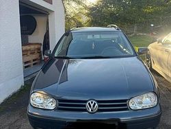 Grau Gebraucht 2000 VW Golf IV Kombi | 1.200 € (Etwas zu teuer)