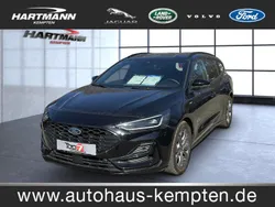 Obsidianschwarz (schwarz) Gebraucht 2023 Ford Focus ST-Line Kombi | 26.900 € (Fairer Preis)