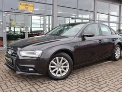 Grau Gebraucht 2015 Audi A4 Attraction Limousine | 12.621 € (Etwas zu teuer)