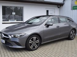 Grau Gebraucht 2022 Mercedes CLA200 Shooting Brake Kombi | 21.790 € (Guter Preis)
