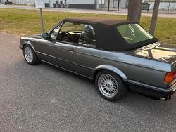 Grau Gebraucht 1990 BMW 320 Cabriolet Shadowline Cabrio | 16.500 €